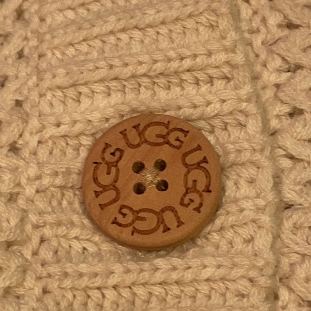 UGG Cream Sweater Cape Buttondown Poncho - Picture 6 of 13